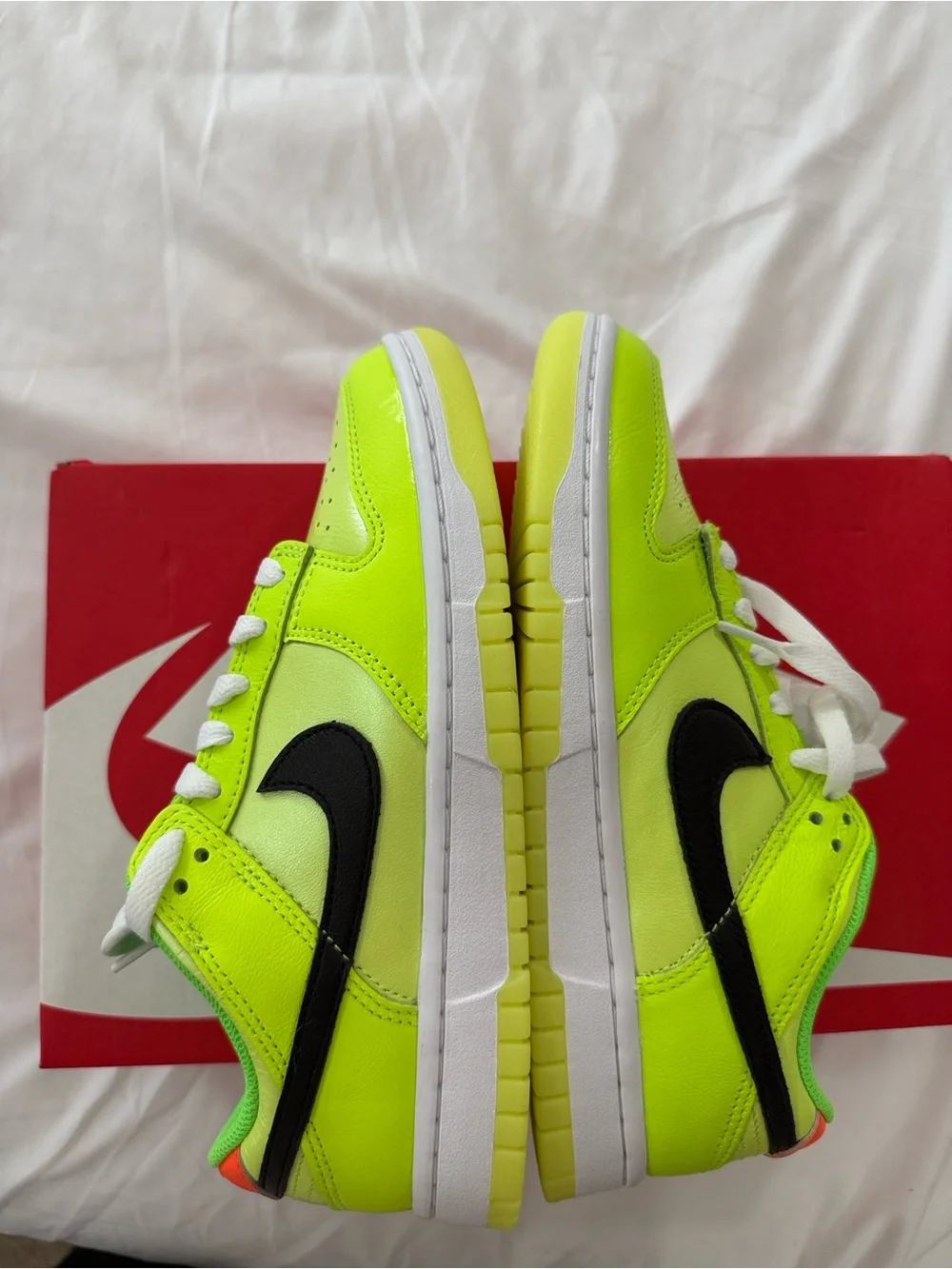 Nike dunk low SE volt sneakers fluorescent green